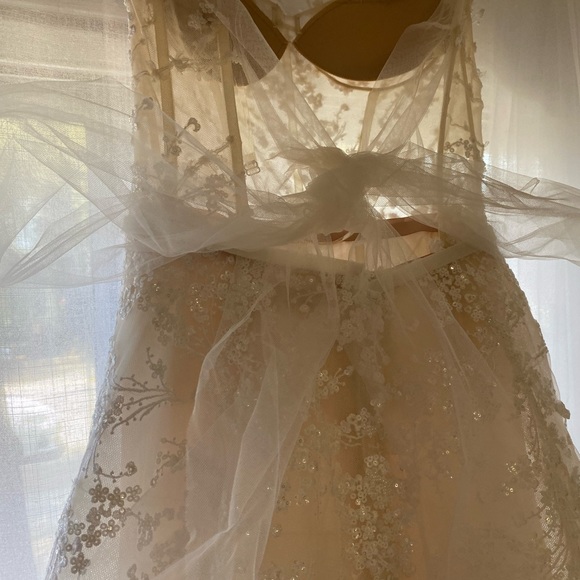 Mira Zwillinger Bridal Gown Corset Floral Detail with Sequin Tule Bow Size 4 - Picture 8 of 16